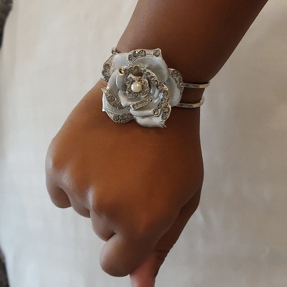 Flower Bracelet - Picture 4 of 7